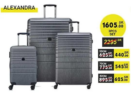 3-piece luggage set with various sizes.