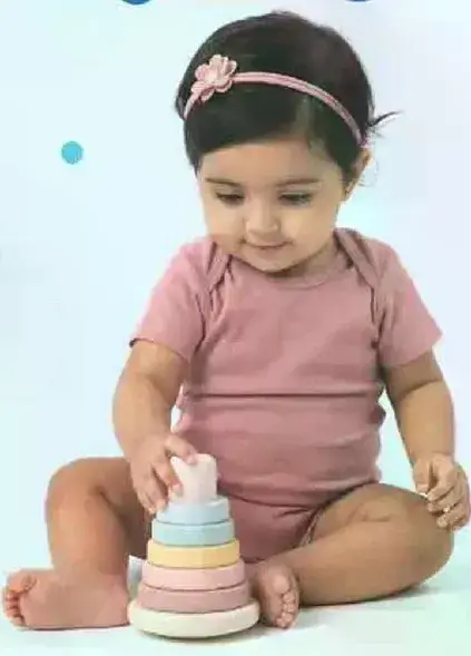 لعبه تكديس ملونه للاطفال.