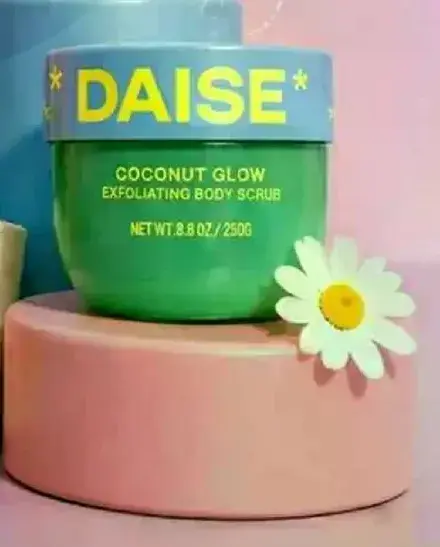 Daise coconut glow exfoliating body scrub 250 g.